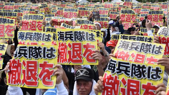 2016年6月19日，数万冲绳居民集会抗议冲绳驻日美军（CNN）。