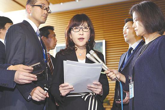 22日，日防卫大臣稻田朋美就预算等问题接受采访。