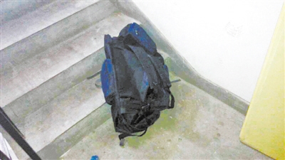 嫌疑人用来装女童的背包。 兰州晨报资料照片