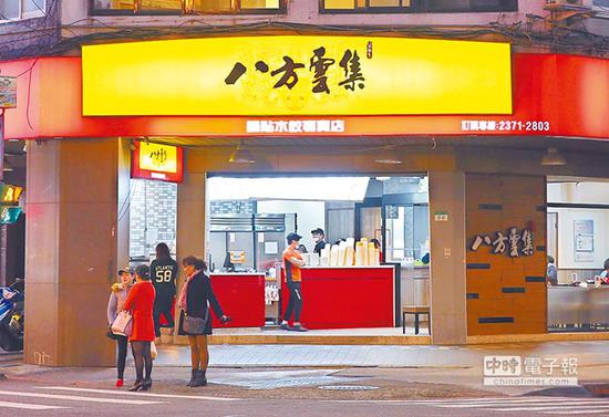　　台湾最大的锅贴水饺连锁品牌八方云集宣布调涨部份商品价格，等同是为餐饮市场涨价潮“开第一枪”。（图片取自台湾中时电子报）