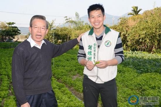 谢长廷与儿子谢维洲。（资料照取自台湾东森新闻云）