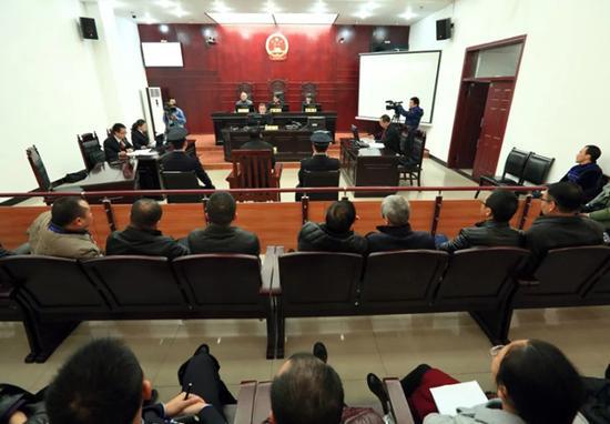 公审现场（肖洪波供图）