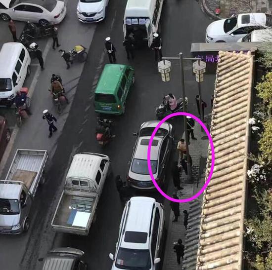 事发现场（网友土包子供图）