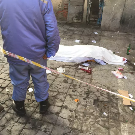 初一女生跳下15楼