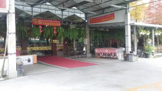 大陆游客减少，嘉义县许多饭店、餐厅门可罗雀，业者只能苦撑。（图片来源：台湾《联合报》）