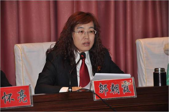 五原县委对县法院领导班子及科级干部进行年度