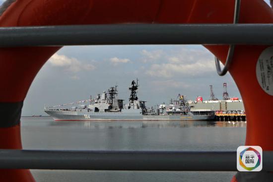 1月3日，俄罗斯“特里布茨海军上将”号反潜驱逐舰停靠在菲律宾首都马尼拉南港码头。