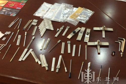 犯罪嫌疑人网购的开锁工具。