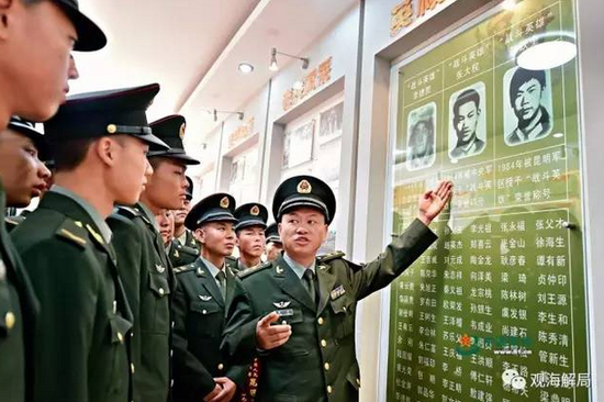 （张平讲述父亲的战斗经历）