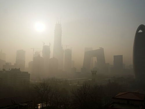 1月3日，北京持续重度雾霾天气。 新华社记者李欣摄