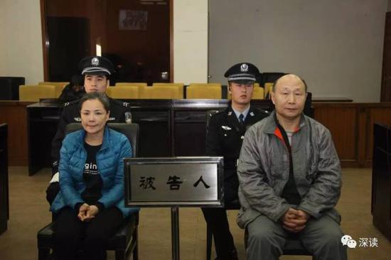 孙英辉和其中一名情妇李某受审 摄/法制晚报记者 洪雪