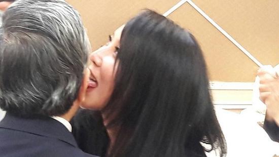 邱惠美澄清舔前“监察院长”耳朵事件。