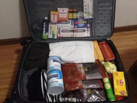 @-咪凸：我妈她弄了五个盐焗无皮鸡腿（因为我不爱吃皮），搞得衣服没法放。