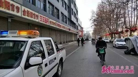 整治后的商家店面(图源:中国山东网)