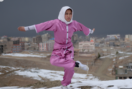 阿富汗少女组团练习中国功夫 防身自卫解放灵魂