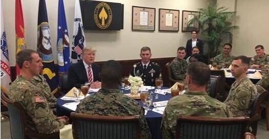 美国总统特朗普星期一在美军中央司令部总部对驻军发表讲话
