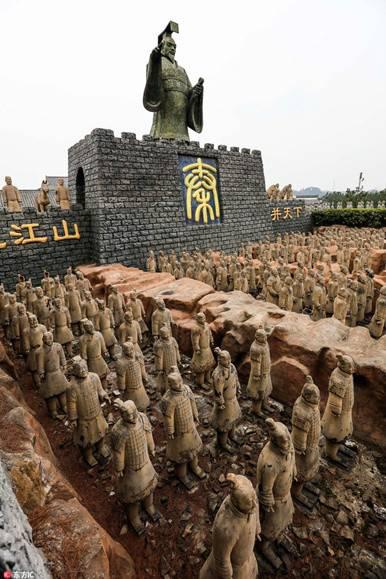 山寨兵马俑群