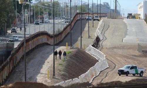 美墨边界目前有一段长1000公里的围墙。（图片来源：路透社）