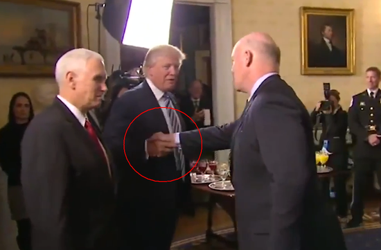特朗普强势握手集锦 感受穿透镜头的气场