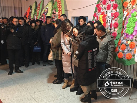 2月14日中午，烈士赵天昱的母亲由于过度悲伤，在追悼会现场心脏发病昏厥，经医院抢救无效与世长辞。