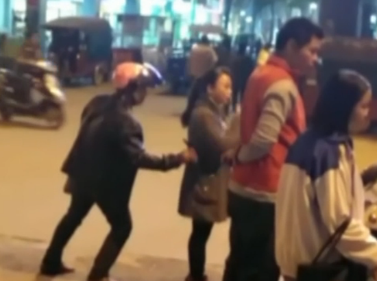 女子朋友圈刷到盗窃视频 才知自己手机被偷