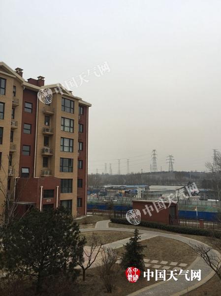 今晨，北京天空阴沉，一场降雪正在酝酿。