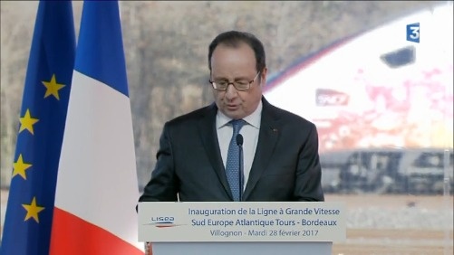 现场：法国总统讲话时特警枪支走火 射伤两人