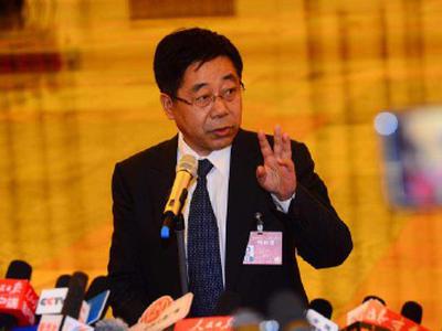 现场：“部长通道”开通 教育部长被围水泄不通