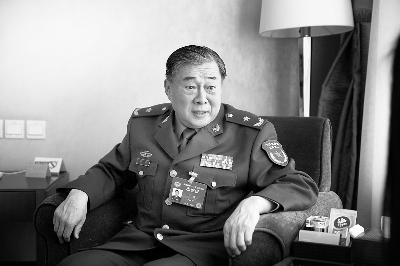 上午，全国政协委员、朱德元帅的外孙刘建在驻地接受本报专访摄/记者 黑克