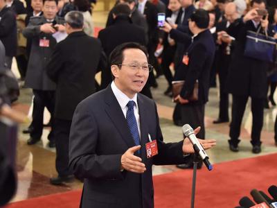 农业部长回应以后大家抢当农民:广阔天地大有作为