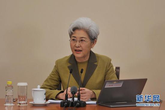 3月4日，十二届全国人大五次会议举行新闻发布会，大会发言人傅莹回答记者提问。新华网/中国政府网 翟子赫 摄