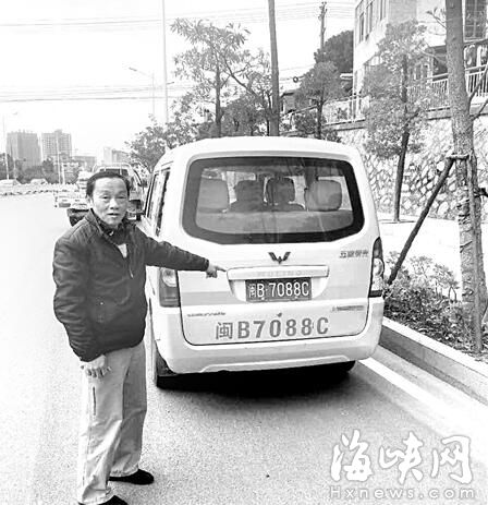 朱某用改装后的面包车非法接送小学生，且严重超载，被警方刑拘