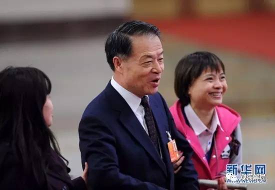 (“拦部姐”赵倩请杨传堂接受采访)