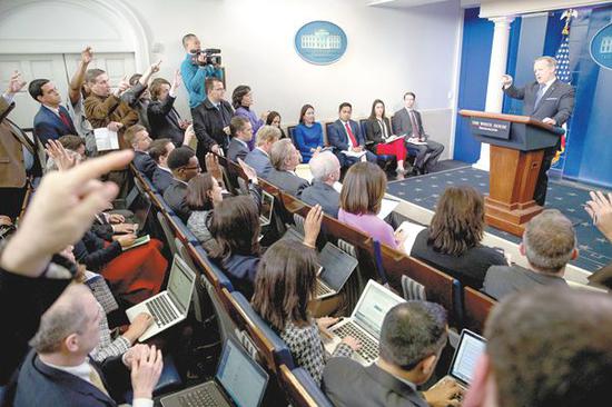 美国白宫新闻发言人斯派塞13日在记者会上证实，白宫正在为中美两国元首的会晤作准备。