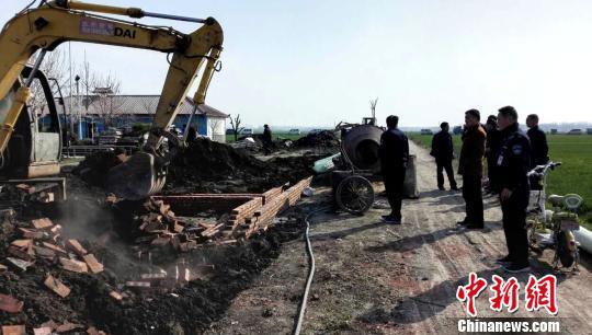 当地对违法新建地基进行拆除。 上蔡县国土局供图
