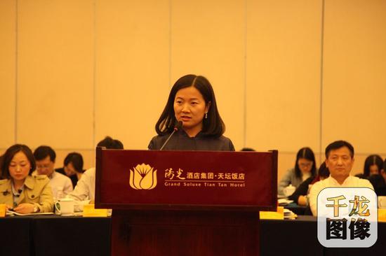 图为搜狐党委书记曾怿述职。