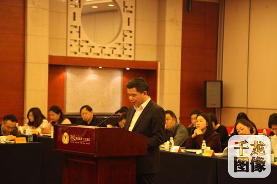 图为千龙网党总支书记黄庭满述职。