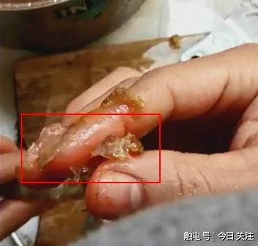 胶状物质集中在虾头或虾头与虾身连接处