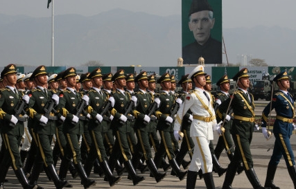 三军仪仗队首次亮相“巴基斯坦日”阅兵彩排