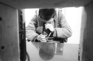 犯罪嫌疑人被警方刑事拘留-华商晨报主任记者 王齐波 摄
