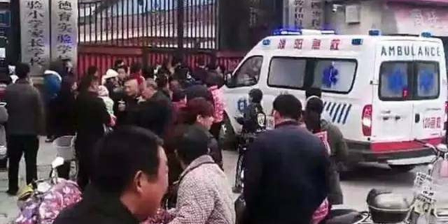 河南一小学发生踩踏事故
