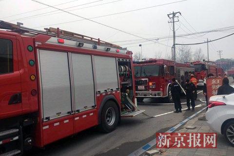 目前火已被扑灭，无人员伤亡。新京报记者 赵凯迪 摄