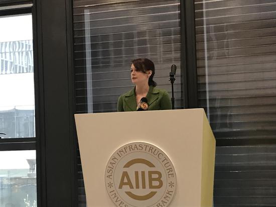 亚投行新闻发言人欧若拉女士