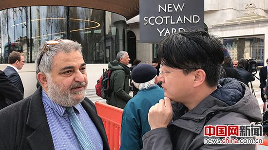 3月23日，伦敦什叶派学术研究中心主任Wousif al-Khoei再伦敦警察厅楼前接受中国网记者采访。Brandon 摄