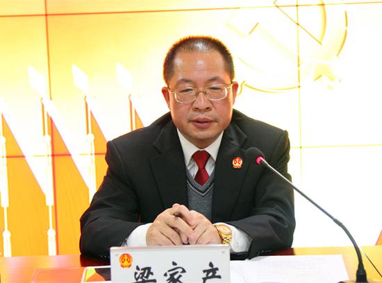 上思法院召开全体党员大会部署2017年党建工