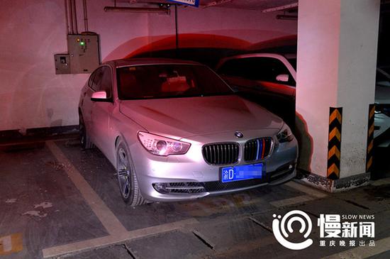 靠着老婆与网友聊天骗来的钱，陈强买了这台宝马5系。任欣不知道在这台车里，陈强与多少女人发生过故事。