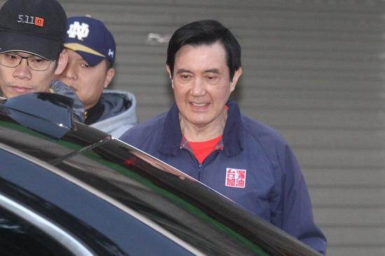 “泄密案”今将宣判，马英九清晨照常出门运动表情轻松。（图片来源：台湾《联合报》）
