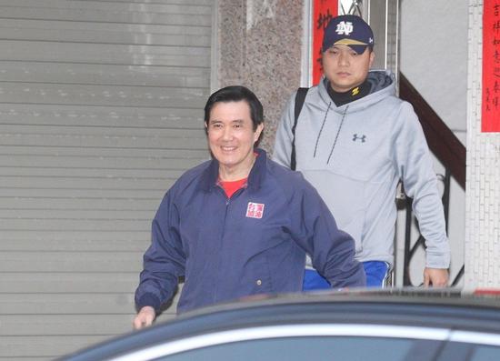 “泄密案”今将宣判，马英九清晨照常出门运动表情轻松。（图片来源：台湾《联合报》）