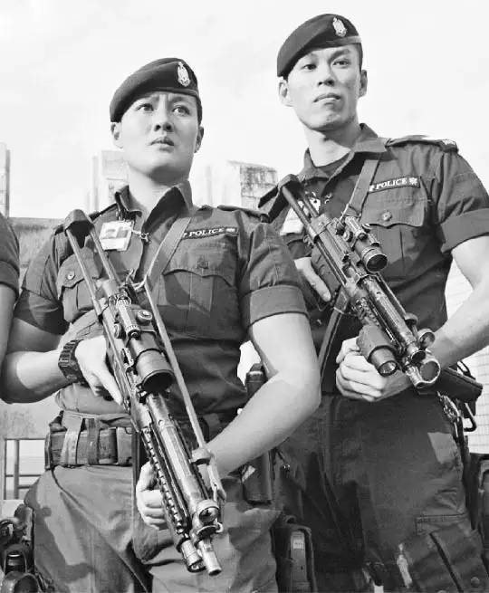 林郑月娥的女保镖（左）曾是机场特警。