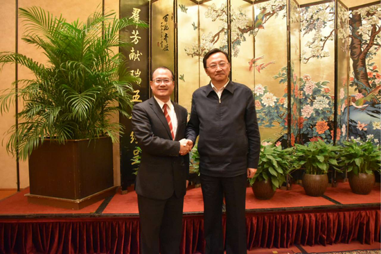 南京市长缪瑞林（右）会见蔡冠深一行